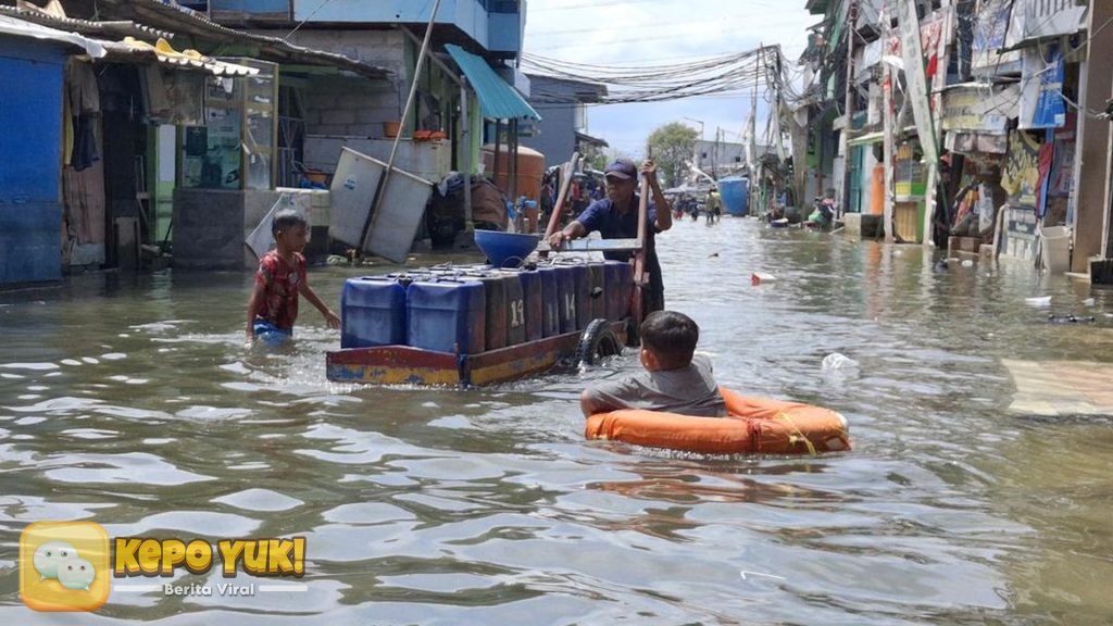 Banjir Rob di Jakut: Antara Kaki Letih dan Harapan yang Pupus