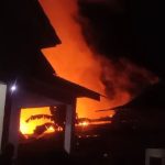 Kebakaran Hebat di Masalembu: Petugas Berjuang Padamkan Api