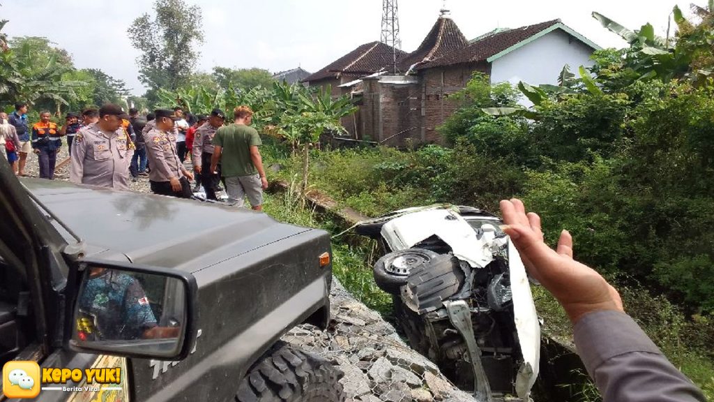 Penyebab Kecelakaan Mobil Pemudik dengan KA Batara Kresna