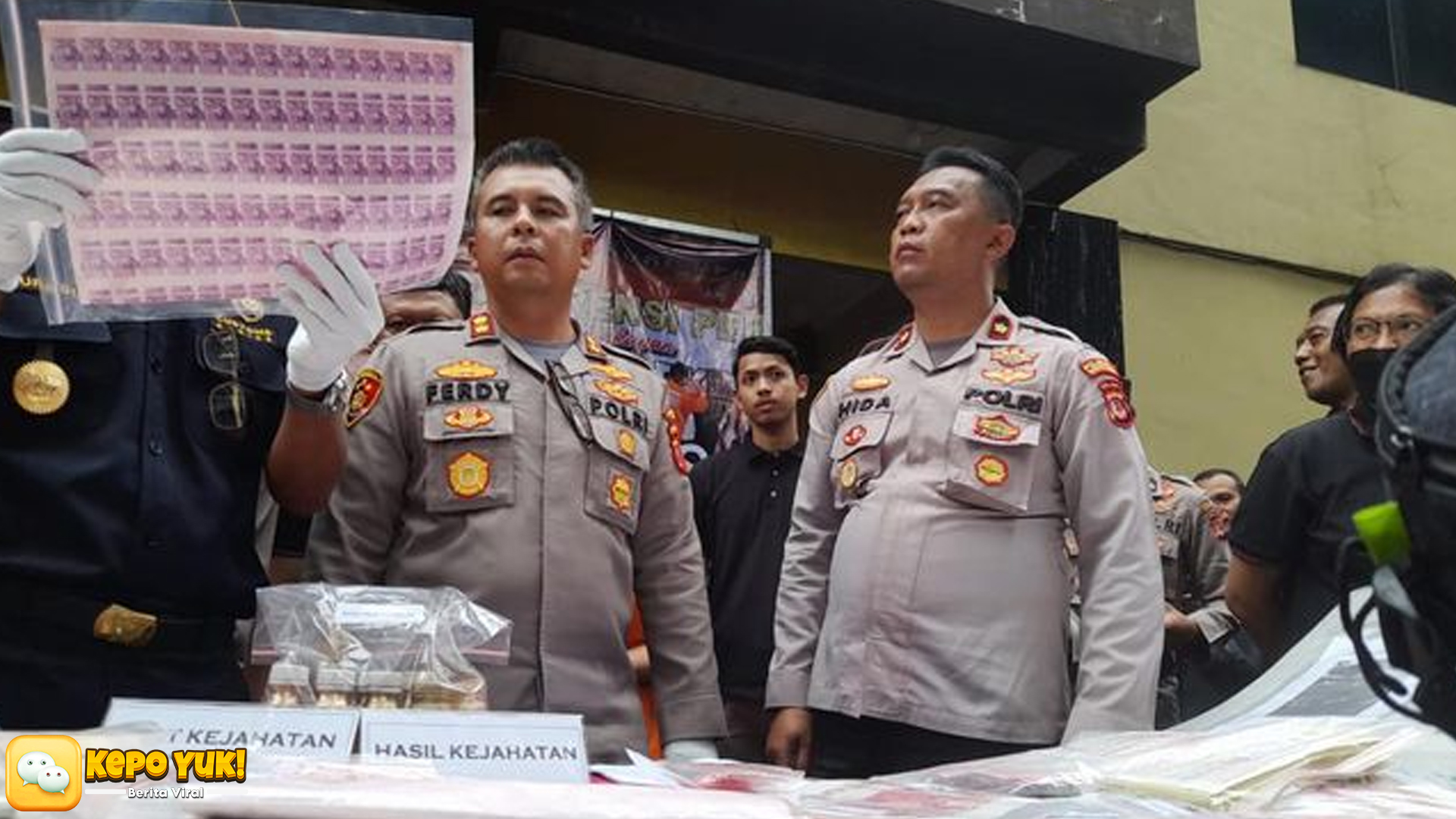 Kejar Pelaku Uang Palsu, Polisi Amankan Wanita di Mal Kemang