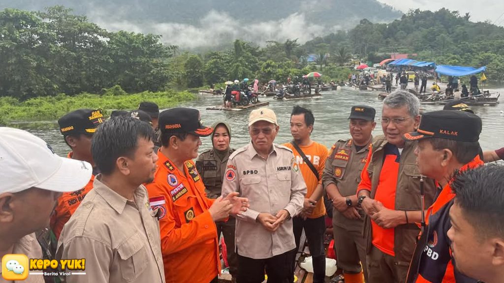 Banjir Putuskan Jalan, Gubernur Sulawesi Gunakan Dana Pribadi