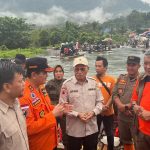 Banjir Putuskan Jalan, Gubernur Sulawesi Gunakan Dana Pribadi