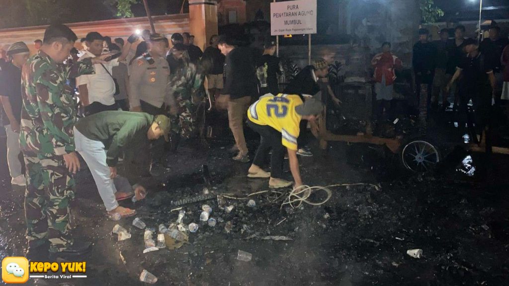 Kebakaran Miniatur Masjid Warnai Pawai Takbiran di Mataram