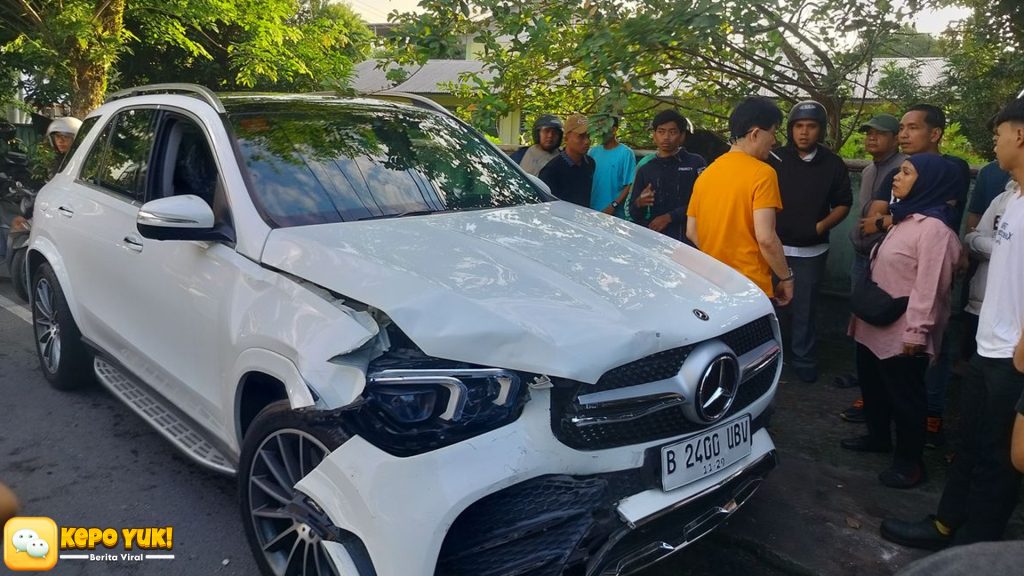 Mercedes-Benz Tabrak Motor dan Mobil di Medan, Sopir Mabuk?