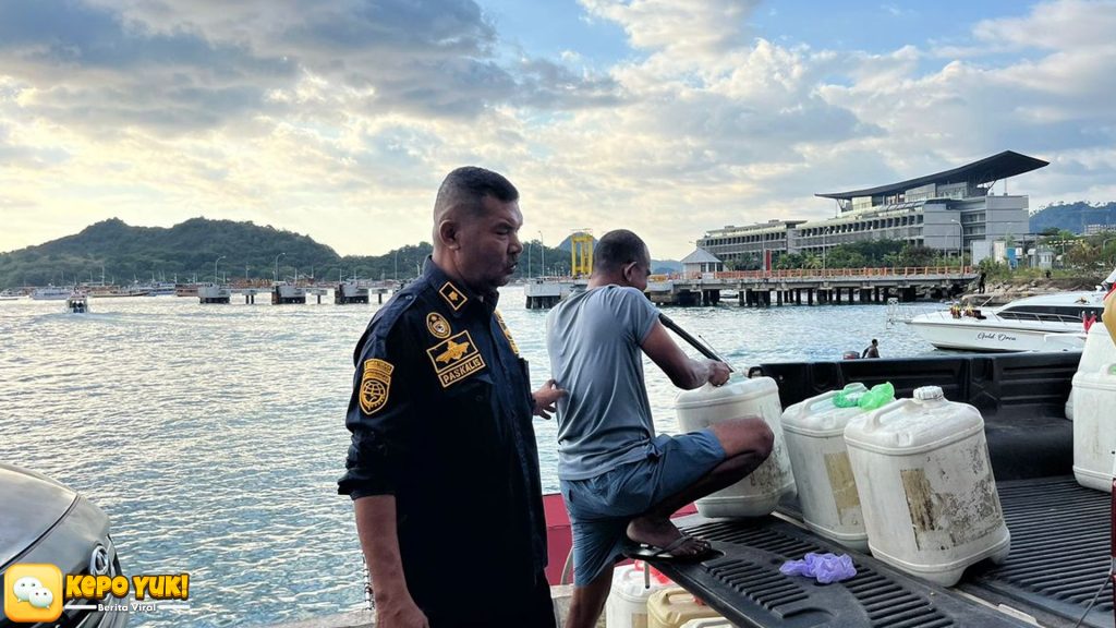 Jeriken BBM Kapal di Labuan Bajo, Ancaman Pencemaran Laut