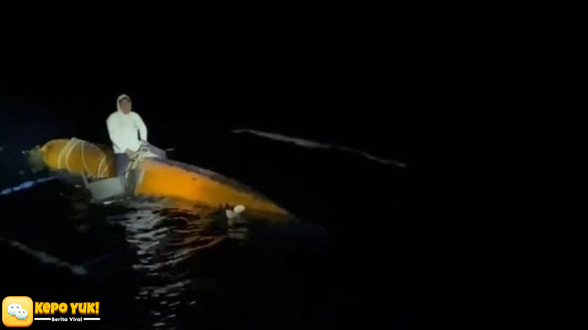 Perahu Terbalik, 4 Nelayan Belitung Timur Bertahan di Ombak