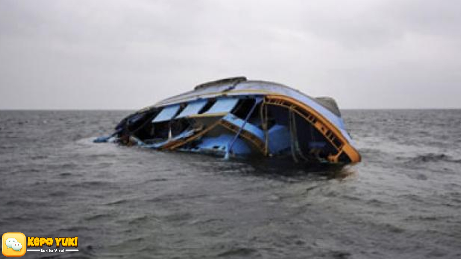 Perahu Terbalik, 4 Nelayan Belitung Timur Bertahan di Ombak