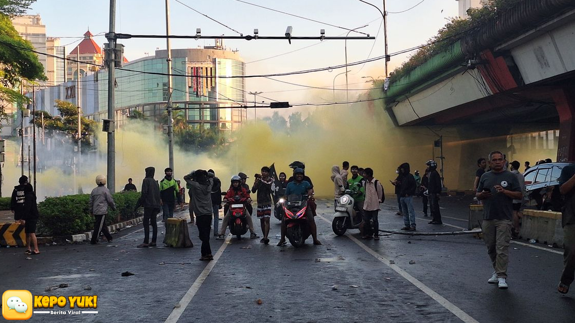 Sopir Ojol Tertabrak, 5 Sorotan Mako Brimob Kwitang Masih Ramai