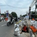 Jalan Kartini Depok: 5 Keluhan Warga soal Truk Tersangkut Kabel