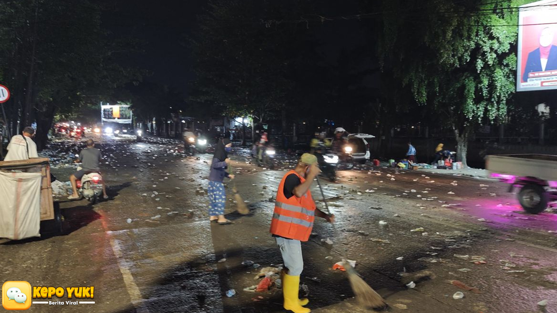 Petugas Kebersihan dan 5 Tantangan Saat Demo Samarinda