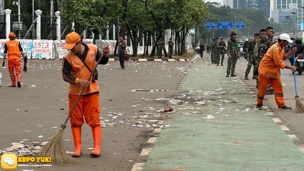 Dedikasi PPSU Usai Demo: 24 Jam Lelah dan Bertanggung Jawab