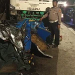 Bajaj Penyok Parah 8 Detik Kecelakaan Trailer Vs Trailer Marunda