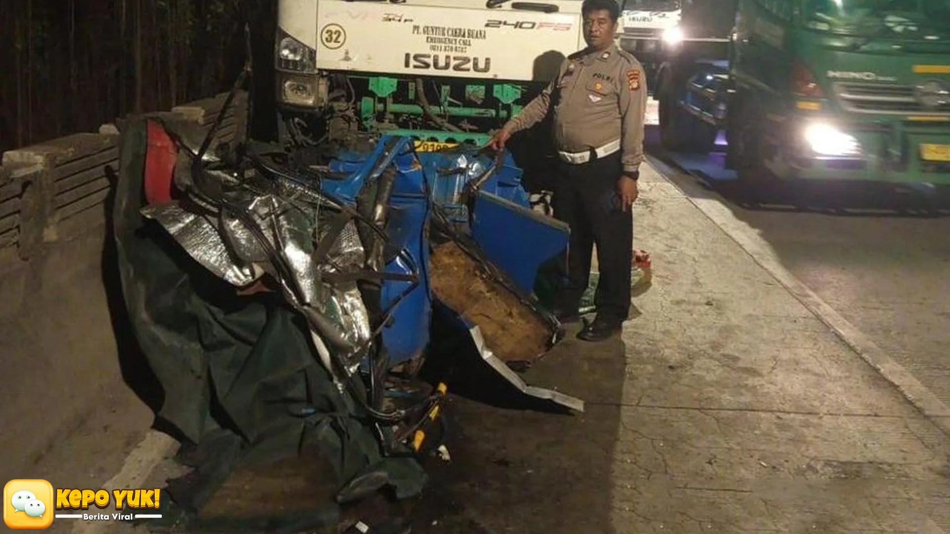 Bajaj Penyok Parah 8 Detik Kecelakaan Trailer Vs Trailer Marunda