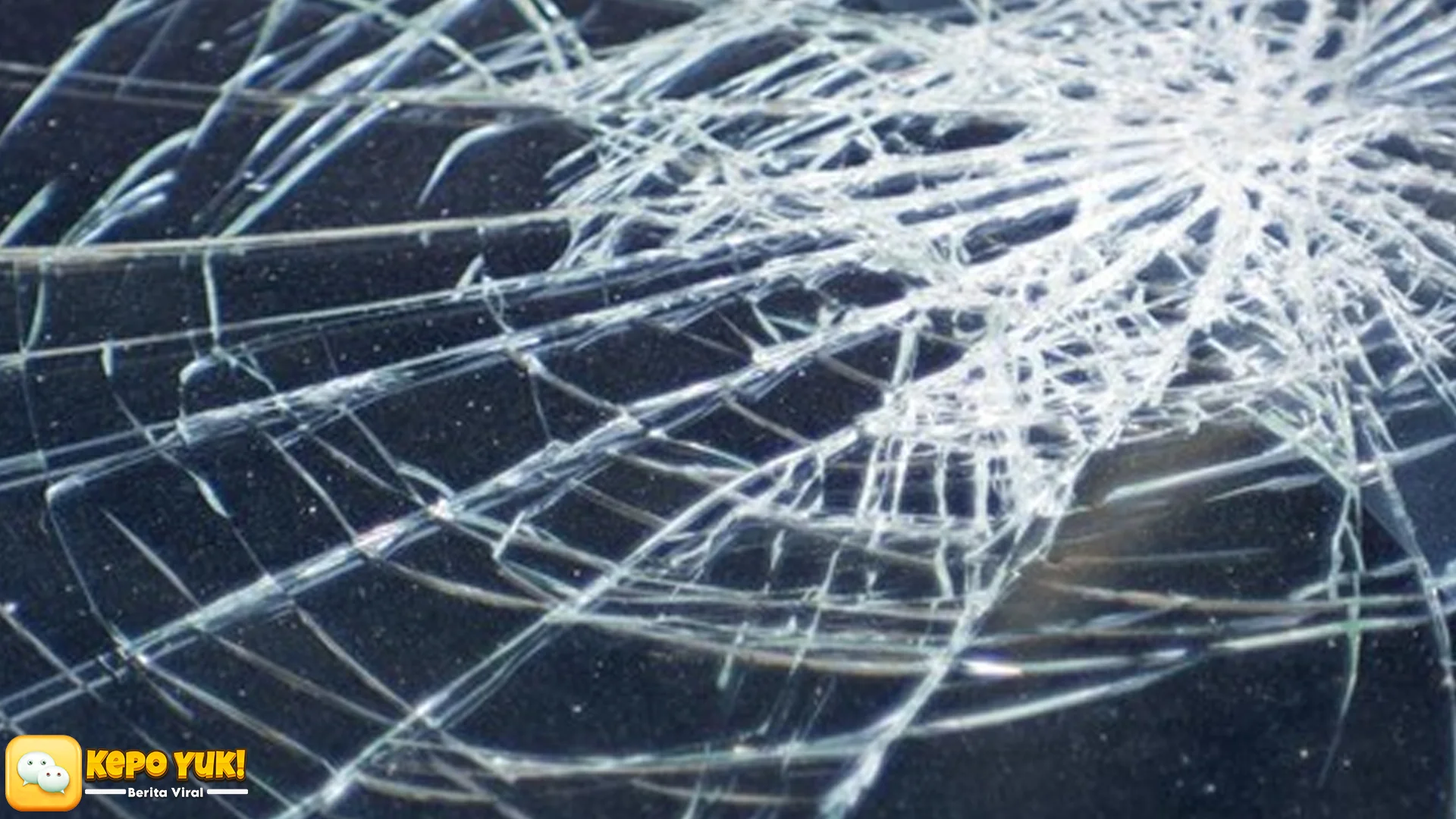 Bajaj Penyok Parah 8 Detik Kecelakaan Trailer Vs Trailer Marunda