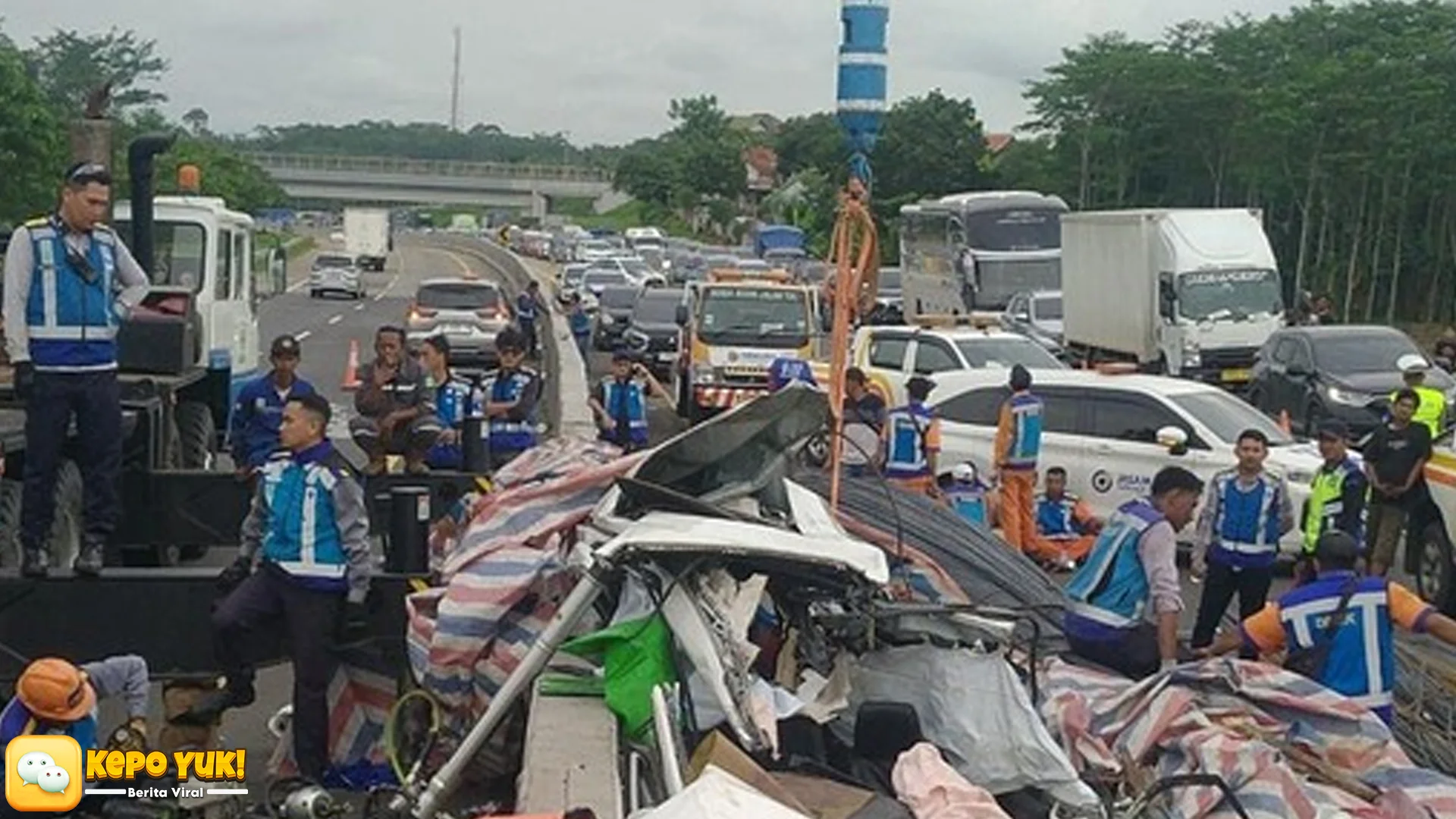 Tragedi Truk Hilang Kendali Memicu Kecelakaan Maut 3 Mobil Di Tol Batang