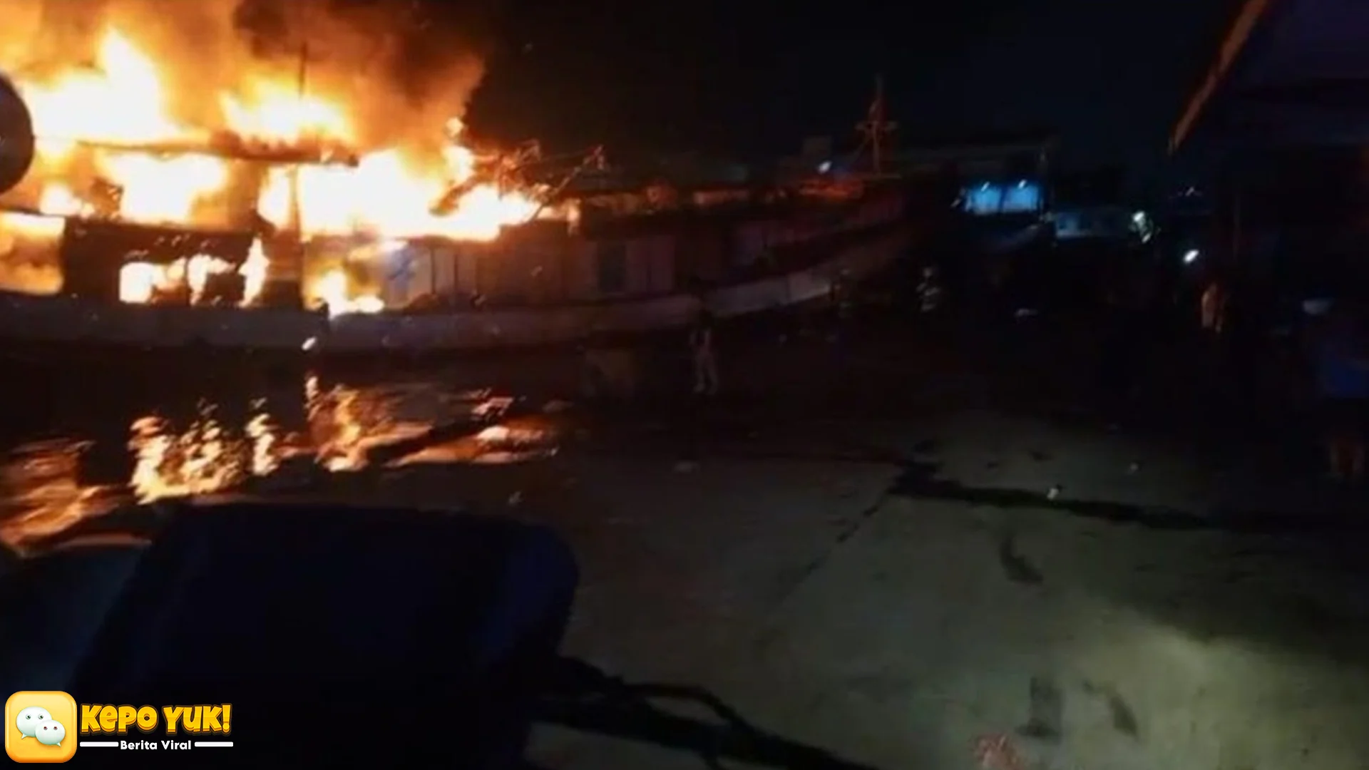 4 Respons Cepat Damkar Saat Kapal Nelayan Terbakar di Penjaringan