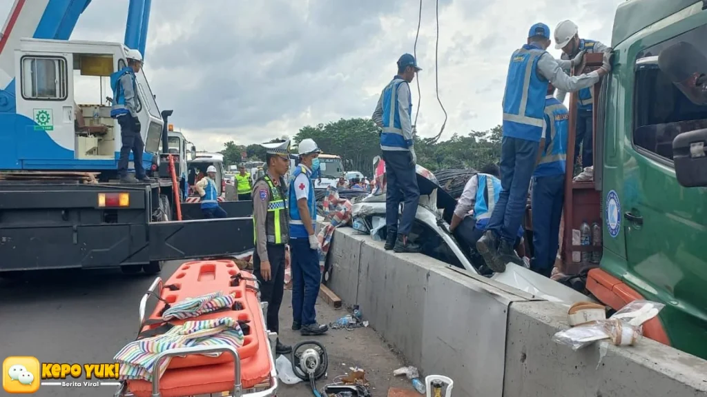 Tragedi Truk Hilang Kendali Memicu Kecelakaan Maut 3 Mobil Di Tol Batang