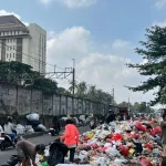 5 Penyebab Penting Sampah Menggunung di TPS Depok dan Meluber ke Jalan