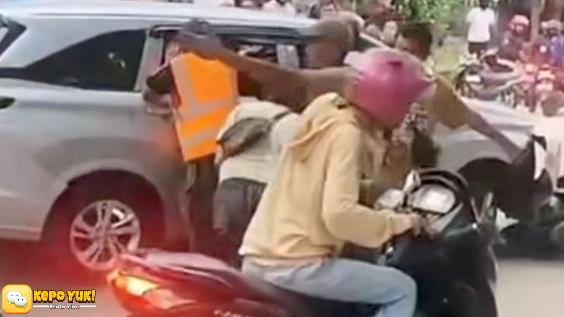 Sopir Avanza Diamuk Massa Usai Kecelakaan 5 Mobil Terlibat di Bekasi