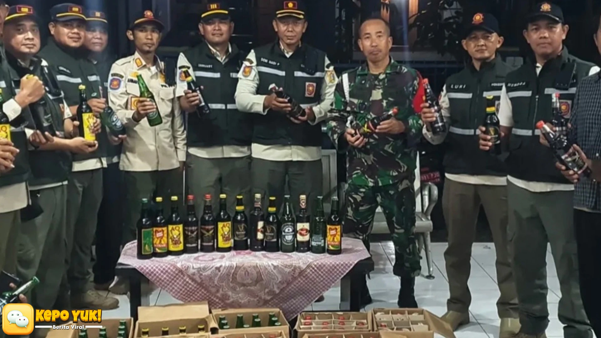 Satpol PP Jaksel Sita 250 Botol Miras Dalam Razia Ramadhan