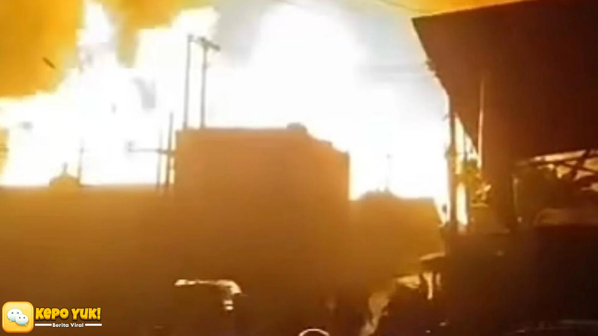 Stasiun Pengisian Elpiji Cimuning 2 Terbakar Api Berkobar Cepat